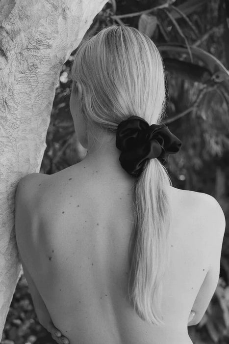 SOPHIE BUHAI<br>ELEGANT SCRUNCHIE