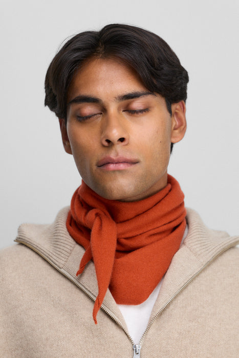 EXTREME CASHMERE<br>n°35 bandana<br>in DARK ORANGE