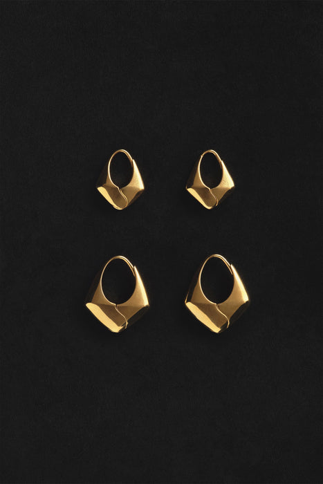 SOPHIE BUHAI<br>GOLD SMALL PYRAMID HOOPS