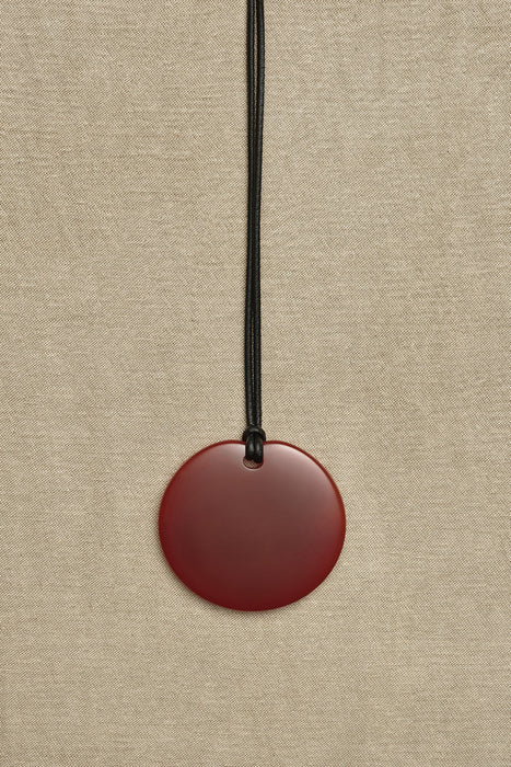 SOPHIE BUHAI<br>MEDIUM FULL MOON PENDANT<br>IN CARNELIAN