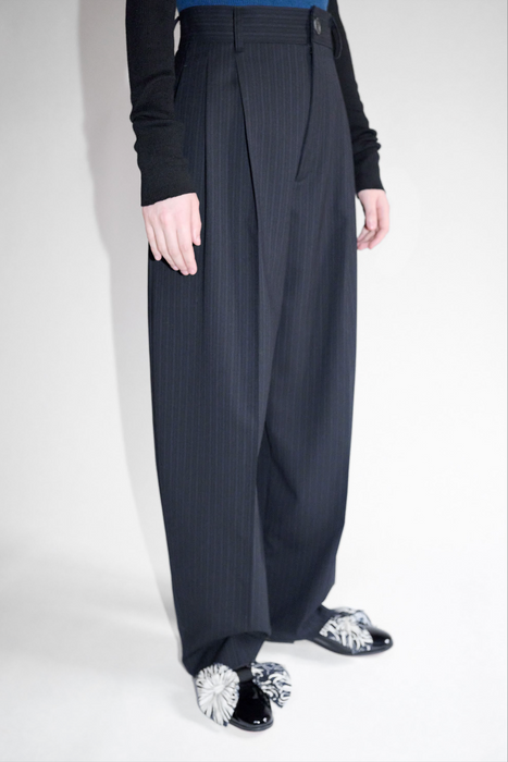 CRISTASEYA<br>DOUBLE PLEATED WIDE PANTS<br>in BLACK/NAVY STRIPES
