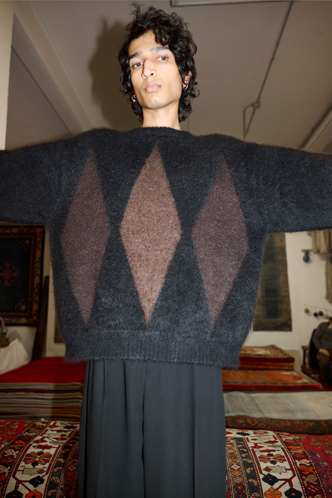 CRISTASEYA<br>ROMBO SWEATER<BR>in BLACK WITH BROWN/NOISETTE