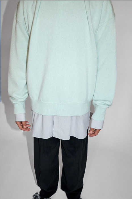 CRISTASEYA<br>OVERSIZED CASHMERE SWEATER WITH DRAPED COLLAR<br>in MINT