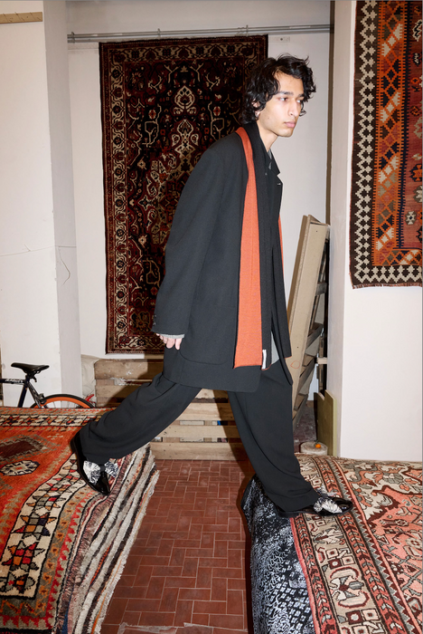 CRISTASEYA<br>SILK CASHMERE DOUBLE SCARF<br>in BLACK/BRICK RED