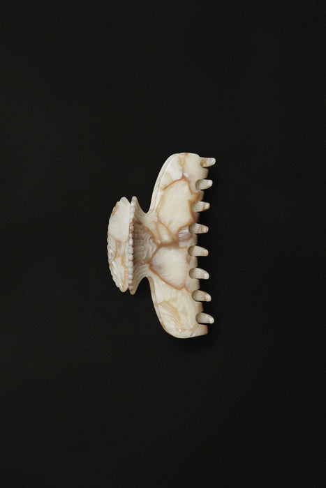 SOPHIE BUHAI<br>FAN SHELL CLAW<br>Alabaster