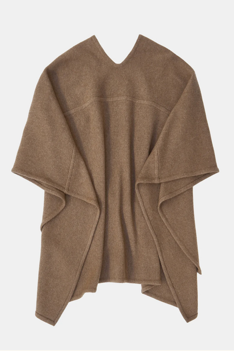 NORLHA<br>SEAMED CAPE<br>in NATURAL YAK GOLDEN BROWN