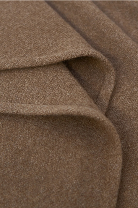 NORLHA<br>SEAMED CAPE<br>in NATURAL YAK GOLDEN BROWN