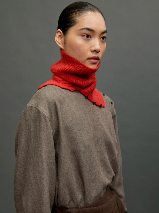 NORLHA<br>BUTTON DOWN NECK PIECE<br>in FLAME RED