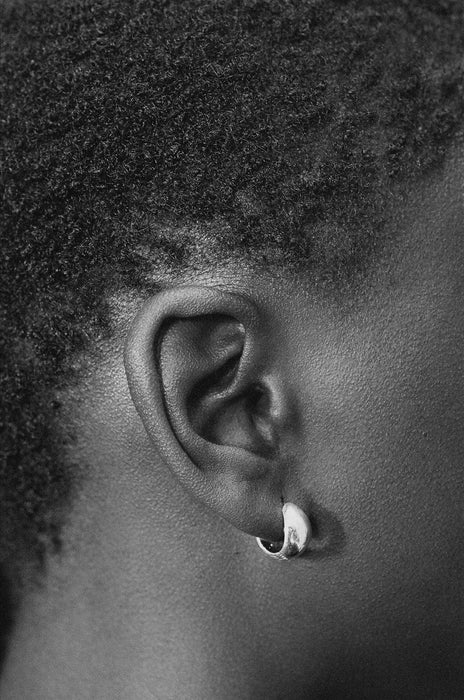PRE ORDERI<br><br>SOPHIE BUHAI<br>GOLD REVERSIBLE HINGED HOOPS