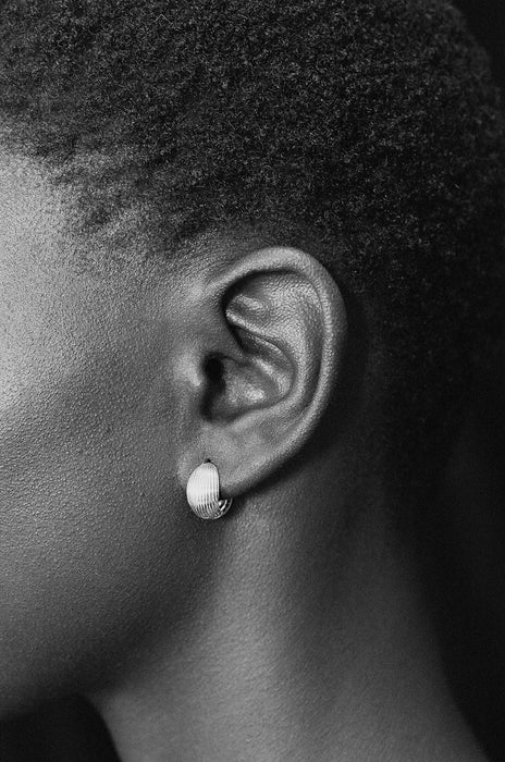 PRE ORDERI<br><br>SOPHIE BUHAI<br>GOLD REVERSIBLE HINGED HOOPS