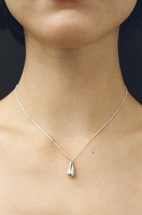 SOPHIE BUHAI<br>DROPLET PENDANT