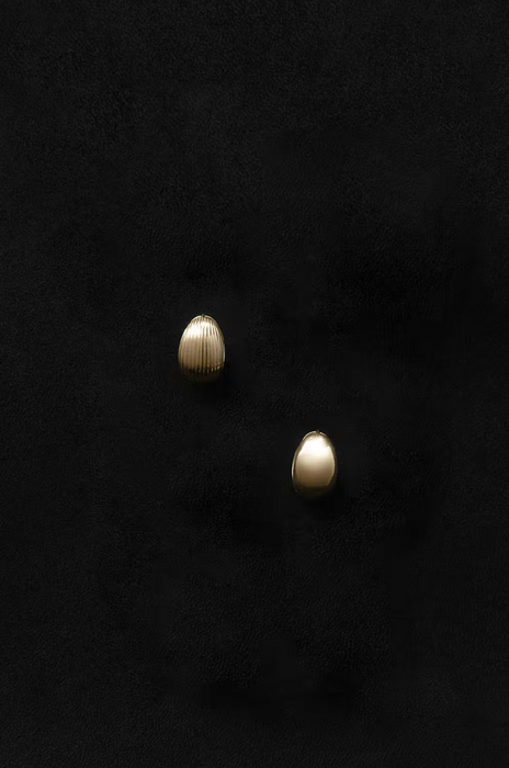 PRE ORDERI<br><br>SOPHIE BUHAI<br>GOLD REVERSIBLE HINGED HOOPS