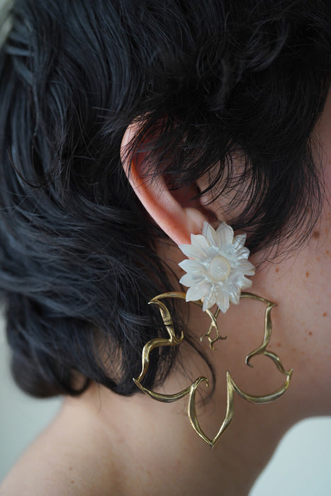 VINTAGE<BR>MOTHER OF PEARL FLOWER EARRINGS<BR><BR>SOLD OUT