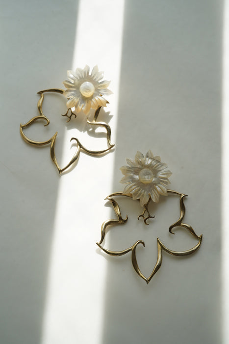 VINTAGE<BR>MOTHER OF PEARL FLOWER EARRINGS