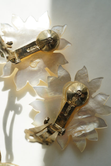 VINTAGE<BR>MOTHER OF PEARL FLOWER EARRINGS