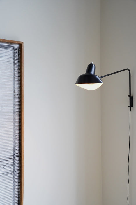 SERGE MOUILLE<BR>WALL LAMP