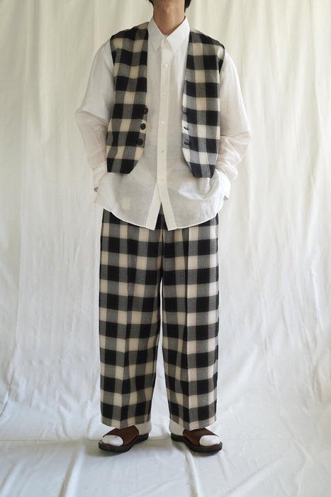CRISTASEYA<br>BUTTON DOWN VEST<br>in BLACK/CREAM CHECKS