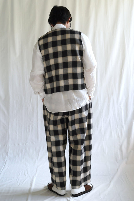 CRISTASEYA<br>BUTTON DOWN VEST<br>in BLACK/CREAM CHECKS