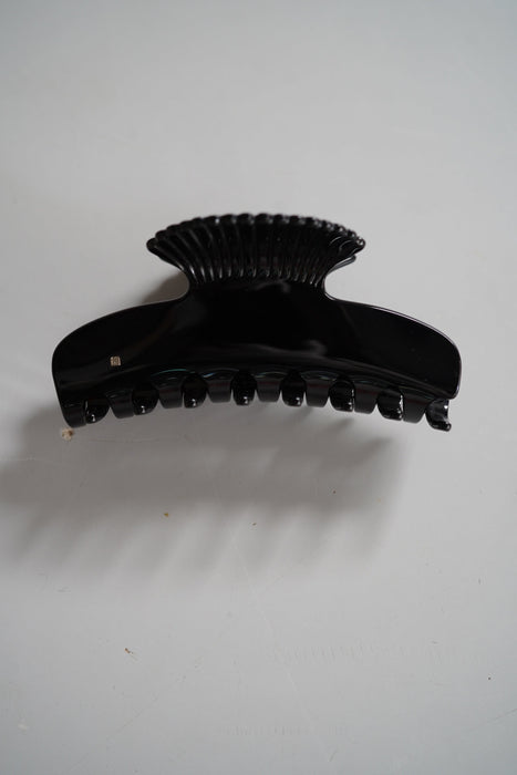 PRE ORDER<br><br>SOPHIE BUHAI<br>FAN SHELL CLAW - NOIR