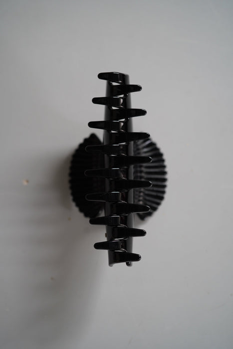 PRE ORDER<br><br>SOPHIE BUHAI<br>FAN SHELL CLAW - NOIR
