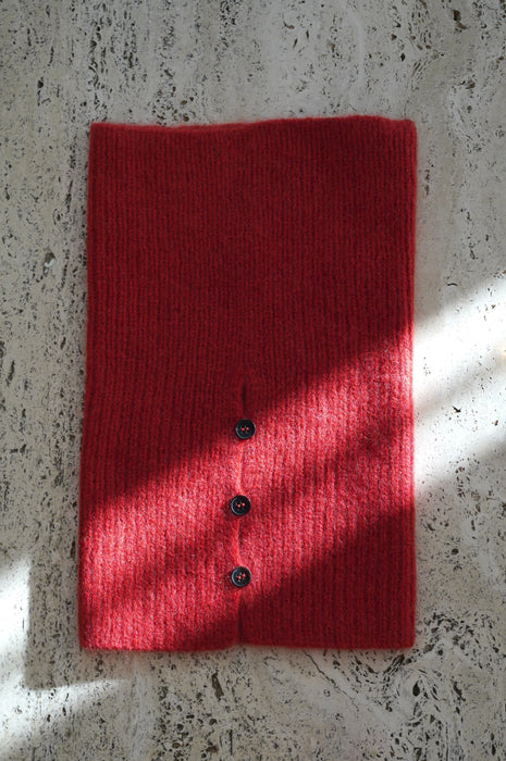 NORLHA<br>BUTTON DOWN NECK PIECE<br>in FLAME RED