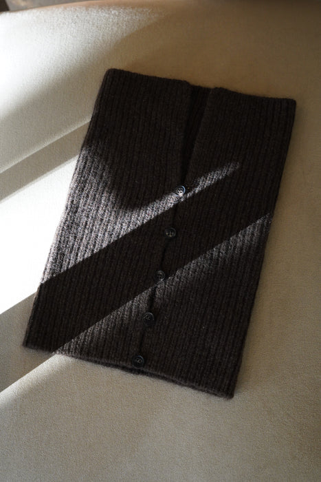 NORLHA<br>BUTTON DOWN SKINNY NECK PIECE<br>in NATURAL YAK BROWN