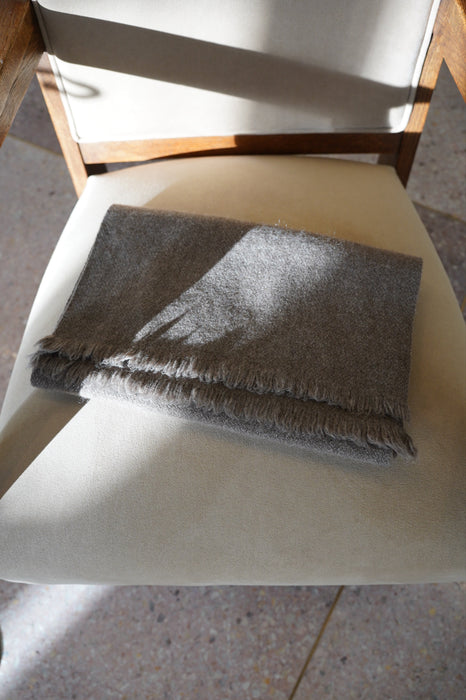NORLHA<br>NOMAD CLASSIC SKINNY SCARF<br>in NATURAL YAK GREY