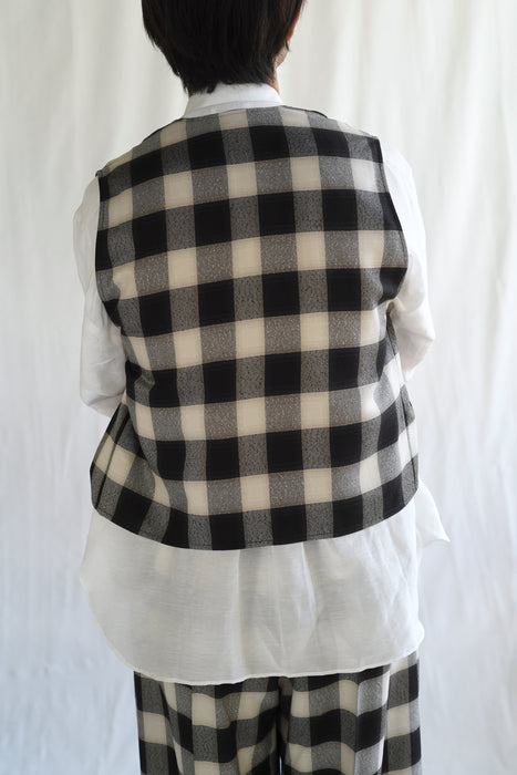 CRISTASEYA<br>BUTTON DOWN VEST<br>in BLACK/CREAM CHECKS