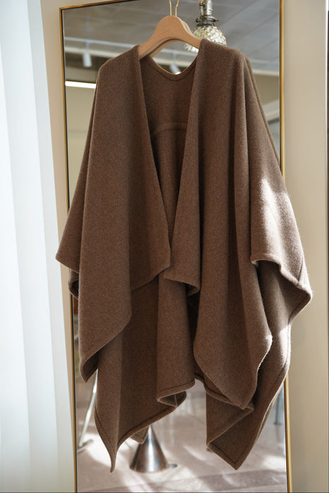 NORLHA<br>SEAMED CAPE<br>in NATURAL YAK GOLDEN BROWN