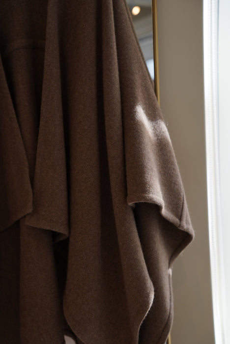 NORLHA<br>SEAMED CAPE<br>in NATURAL YAK GOLDEN BROWN