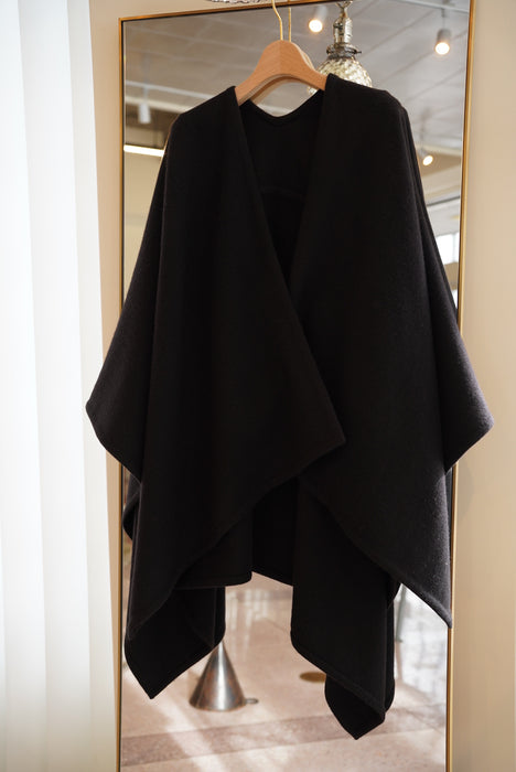 NORLHA<br>SEAMED CAPE<br>in BLACK