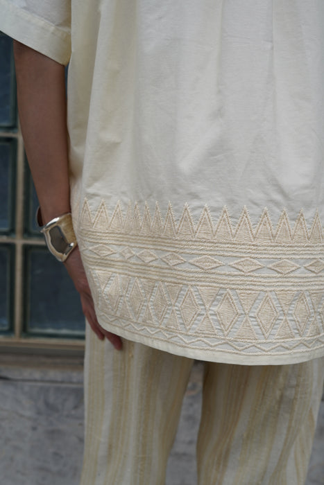 CALLAGHAN by Romeo Gigli<br><br>EMBROIDERY IVORY SHIRT