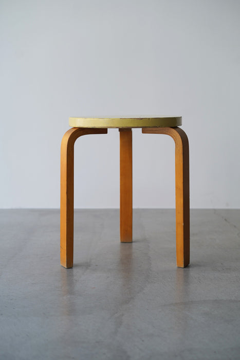 ALVAR AALTO<BR>STOOL60<BR>FINSVEN YELLOW<BR><BR>SOLD OUT