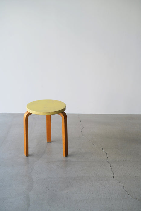 ALVAR AALTO<BR>STOOL60<BR>FINSVEN YELLOW<BR><BR>SOLD OUT