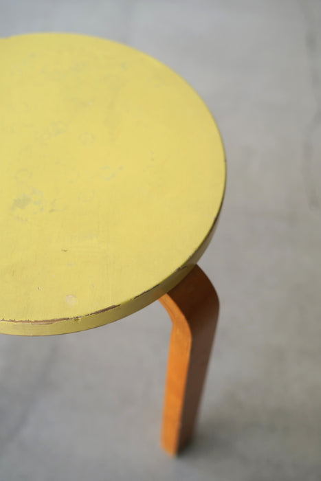 ALVAR AALTO<BR>STOOL60<BR>FINSVEN YELLOW<BR><BR>SOLD OUT
