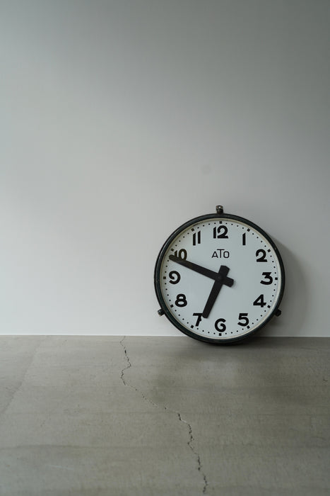 ATO CLOCK ENAMEL+IRON<BR><BR>SOLD OUT