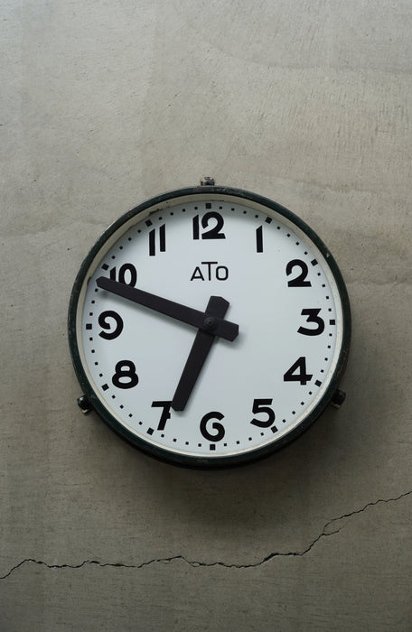 ATO CLOCK ENAMEL+IRON<BR><BR>SOLD OUT