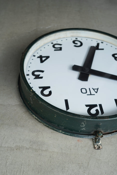 ATO CLOCK ENAMEL+IRON<BR><BR>SOLD OUT