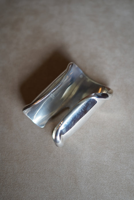 1975s<BR>ELSA PERETTI for TIFFANY & CO.  <BR>LARGE BONE CUFF