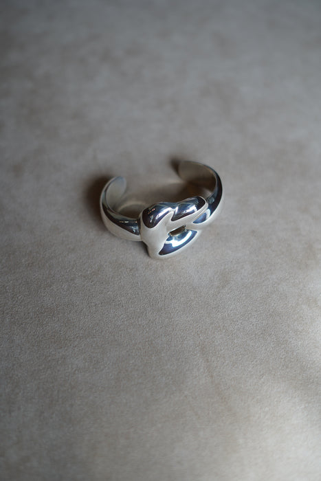 1978s<BR> ELSA PERETTI for TIFFANY & CO.<BR>KNOT HEART  CUFF