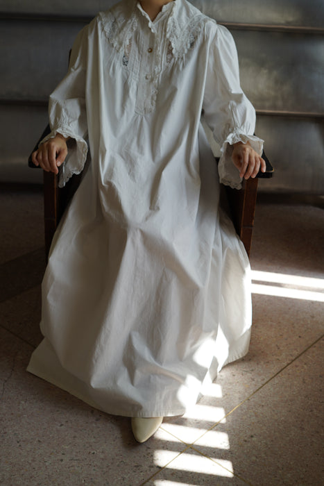 ANTIQUE<BR>COTTON LACE WIDE COLLAR LONG DRESS <BR> <BR>SOLD OUT