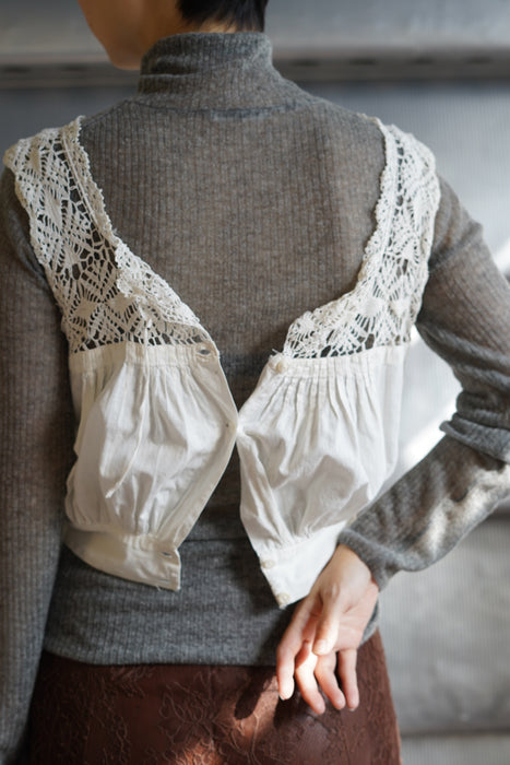 FUMIKA_UCHIDA<br>GAUZE TTL-NECK SWEATER