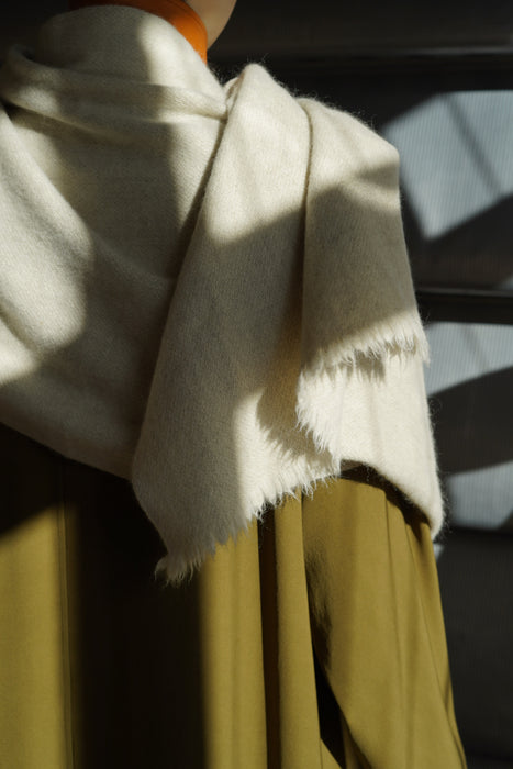 NORLHA<br>NOMAD CLASSIC SCARF<br>NATURAL YAK WHITE