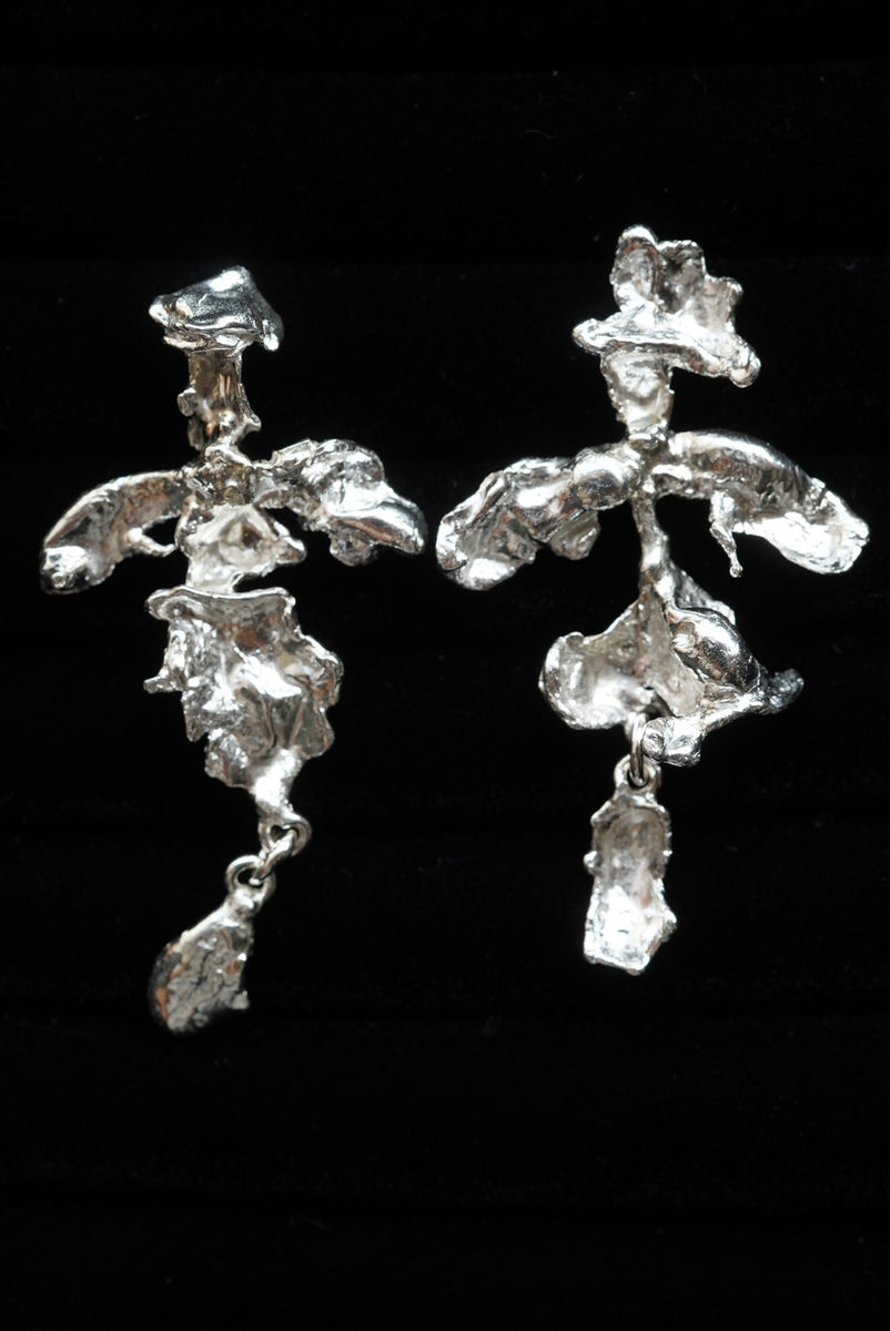 Claudia Lepik ABSTRACT ORCHID EARRINGS WITH MOVING DETAIL – PORT