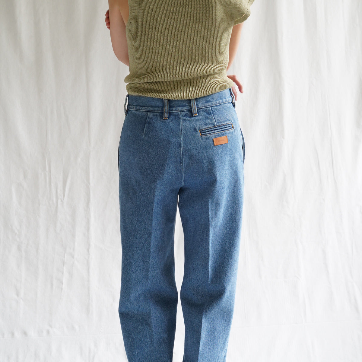 CRISTASEYA BLEACHED DENIM PLEATED TROUSERS – PORT