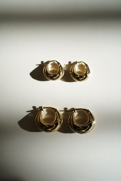SAPIR BACHAR<br>GOLD MINI ETERNITY HOOPS