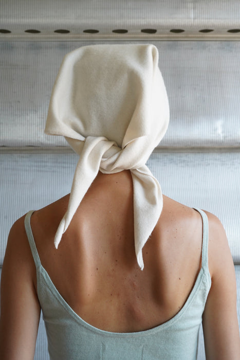 EXTREME CASHMERE<br>n°35 bandana<br>in BONE