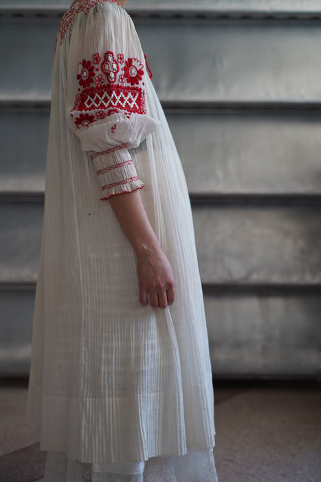 HOLD<BR><BR>VINATAGE<BR>ROMANIAN PEASANT TUNIC DRESS