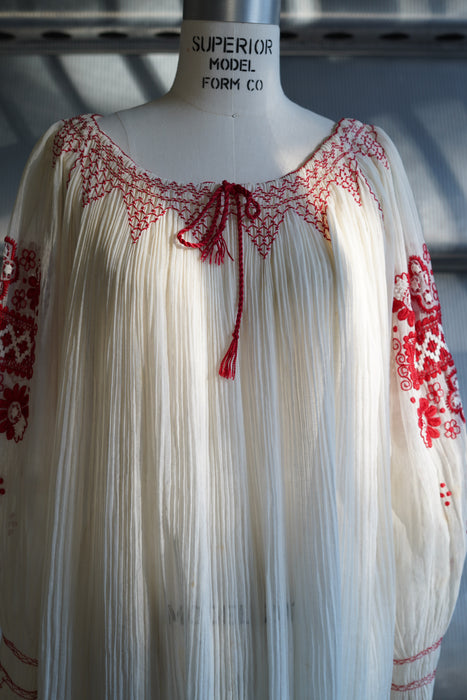 HOLD<BR><BR>VINATAGE<BR>ROMANIAN PEASANT TUNIC DRESS