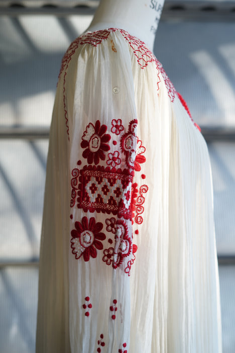 HOLD<BR><BR>VINATAGE<BR>ROMANIAN PEASANT TUNIC DRESS